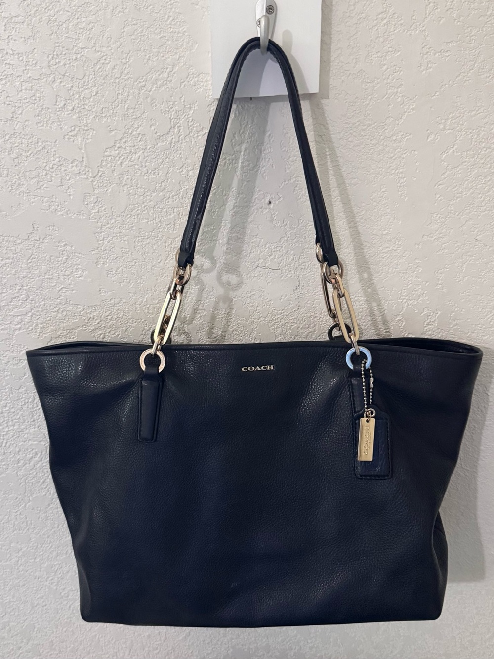 COACH vintage Black Leather Shoulder Tote,East West,gold charm & spell out tag - Picture 5 of 10